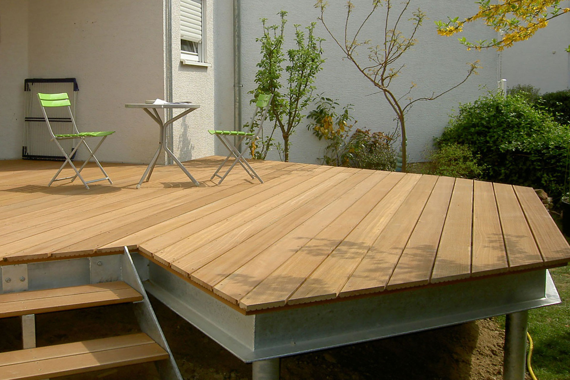 2-Terrasse-mit-Holzboden